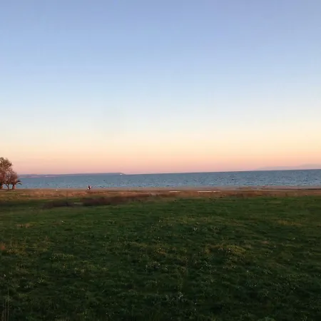 Apartment To Sea *